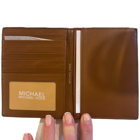 MICHAEL Michael Kors Logo Bedford Medium Travel Passport Wallet NEW - Picture 12 of 12